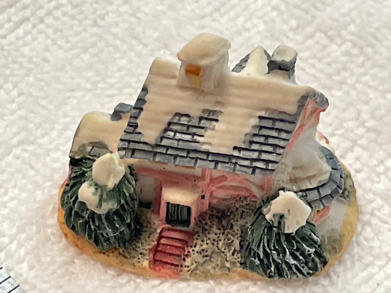 Low Resin house furniture Vintage New for miniature dollhouse Detail