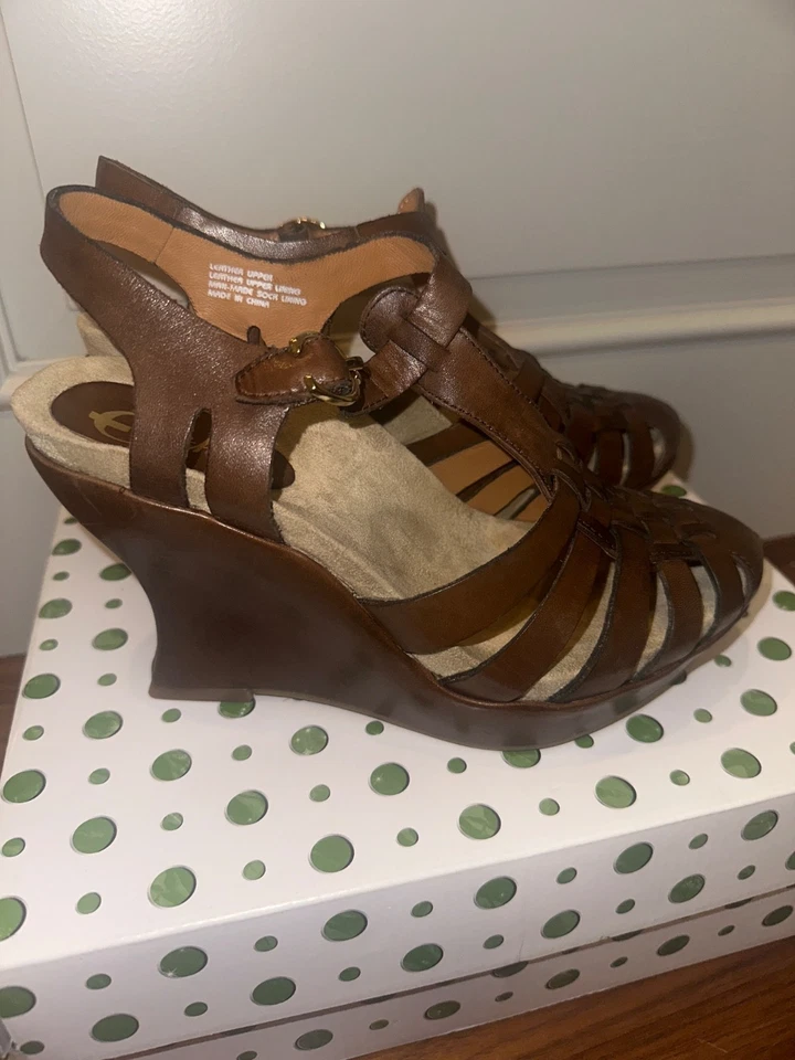 Нетронутые Earthies Палермо коричневая кожа размер 8 носили только один раз для фотосессии.  - Изображение 3 из 4