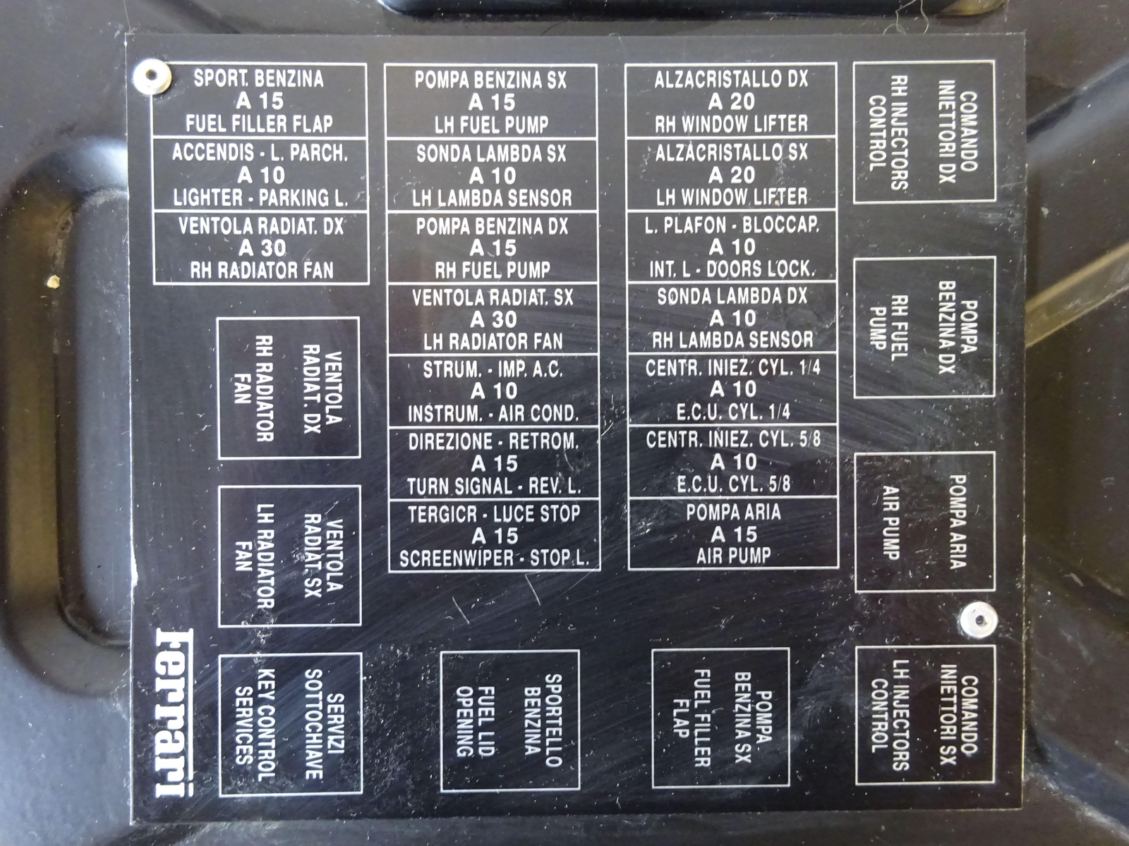 PASSENGER FOOT PLATE WITH RELAY LABEL FERRARI F355 95