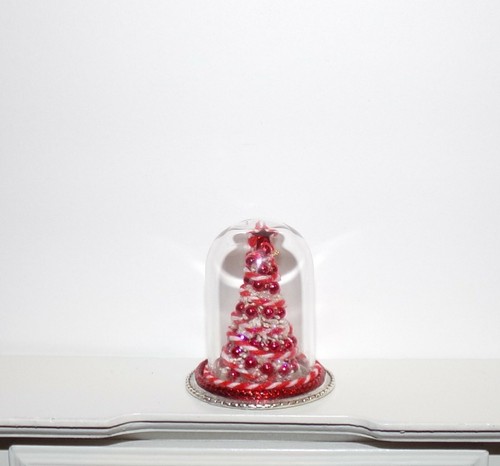 CASA DE MUÑECAS CARAMELO MINIATURA ~ ÁRBOL DE NAVIDAD CAÑA ESCALA 1:12 EN CÚPULA DE VIDRIO ¡NUEVO! - Imagen 7 de 12