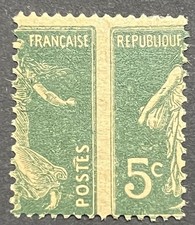 timbre variété 137w * Marianne 5 c vert piquage à cheval