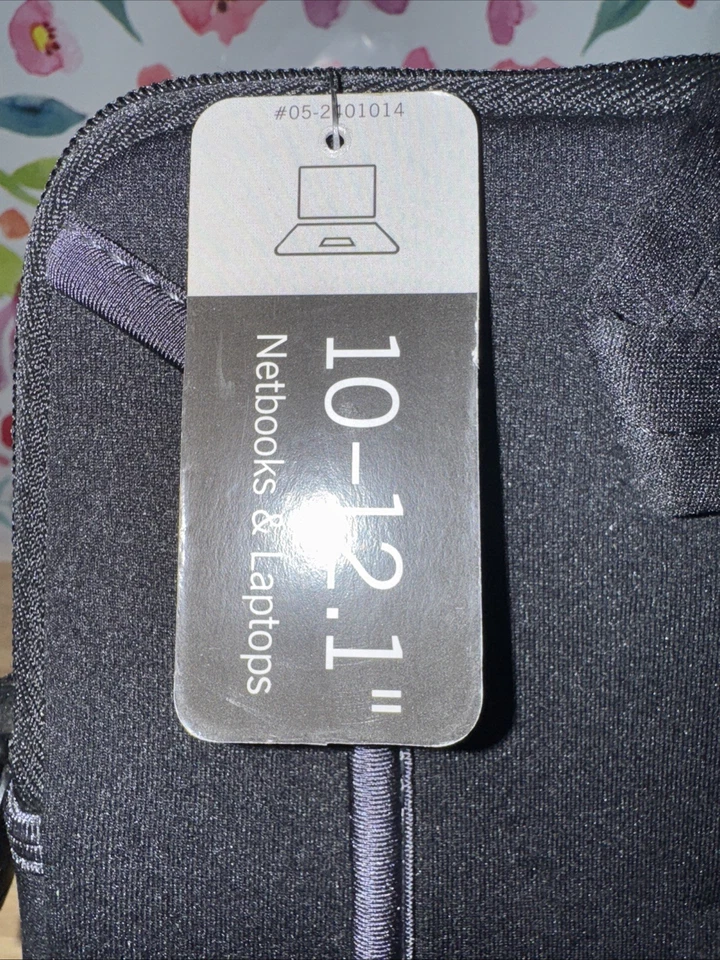 Case Logic LAPS-111 10-12.1" Netbook Sleeve, Black New With Tags - Image 2 of 4