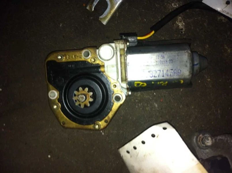 01 02 03 EXPLORER SPORT MOTOR VENTANA TRASERA IZQUIERDA 4 PUERTAS SPORT TRAC Foto 3 de 4