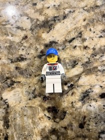 LEGO CITY: Space Starter Set (60077) Complete with Instruction manual