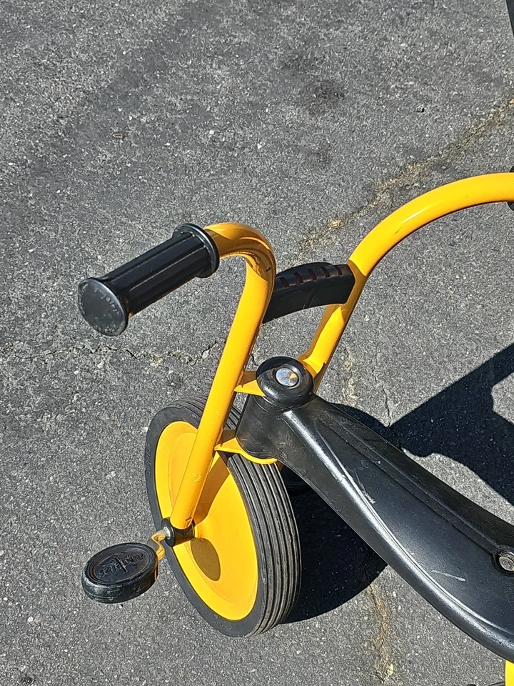 RARO DE COLECCIÓN Angeles Triciclo de Metal de 2 Ruedas Bicicleta Scooter Niños Pedal Juguete Foto 4 de 4