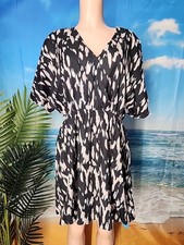 Nwt Cupshe Size Large   V-Neck Black Dress With Clear Brown Pattern 