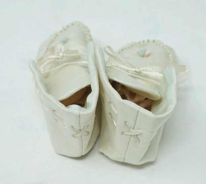 Lote 2 Zapatos de Cuna Vintage Infantil Bebé Niña Blanco Bordado Encaje Calcetines Manguera Foto 3 de 4
