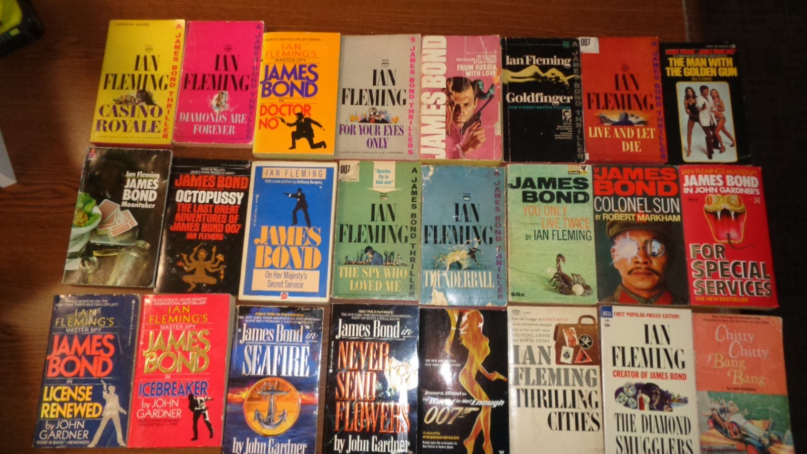Full set JAMES BOND original Ian Fleming +COL. SUN John Gardner PB books =24 GUC