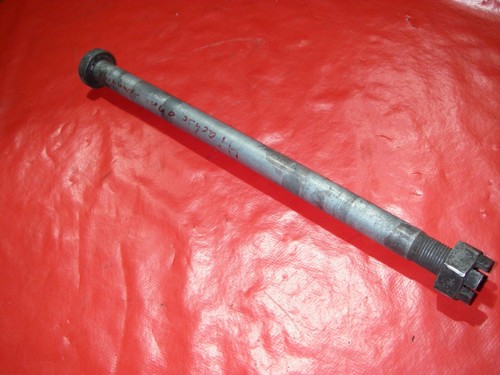 Achse hinten Radbolzen HINTERACHSE RADACHSE HINTERRAD WHEEL KAWASAKI GPZ 550 UT