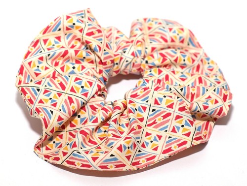 ONE HAND-MADE HAIR SCRUNCHIE IN VINTAGE LIBERTY PRINT TANA LAWN COTTON FABRIC - Bild 1 von 2