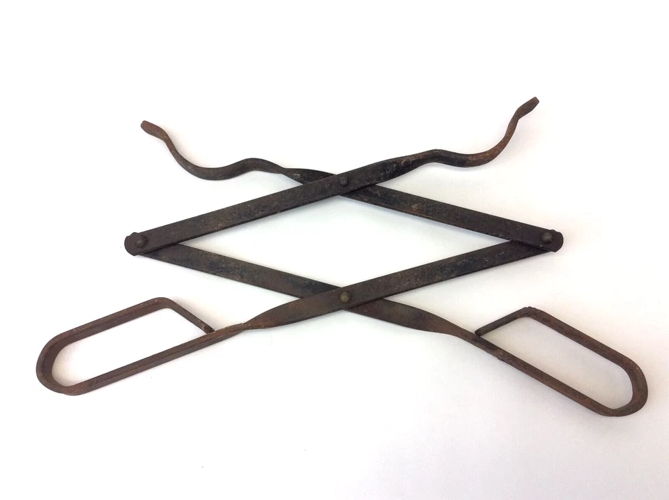 Hierro Forjado Metal Antiguo Acordeón Estilo Chimenea Pinzas Herramientas De Colección Usado Foto 2 de 4