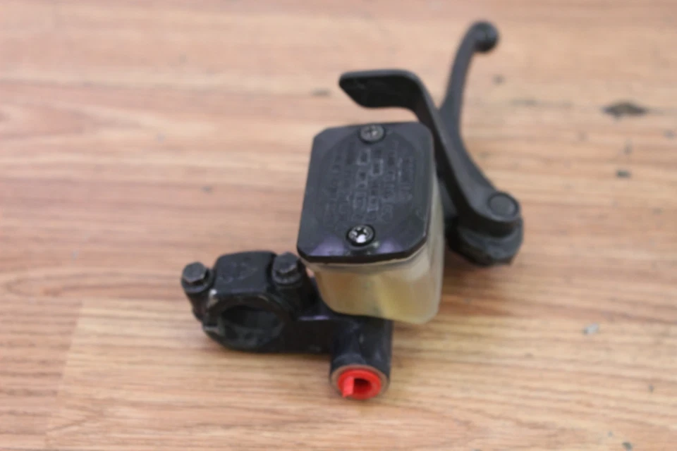 Ski-Doo Summit X 800R XM 2015 cilindro maestro de freno Foto 3 de 4