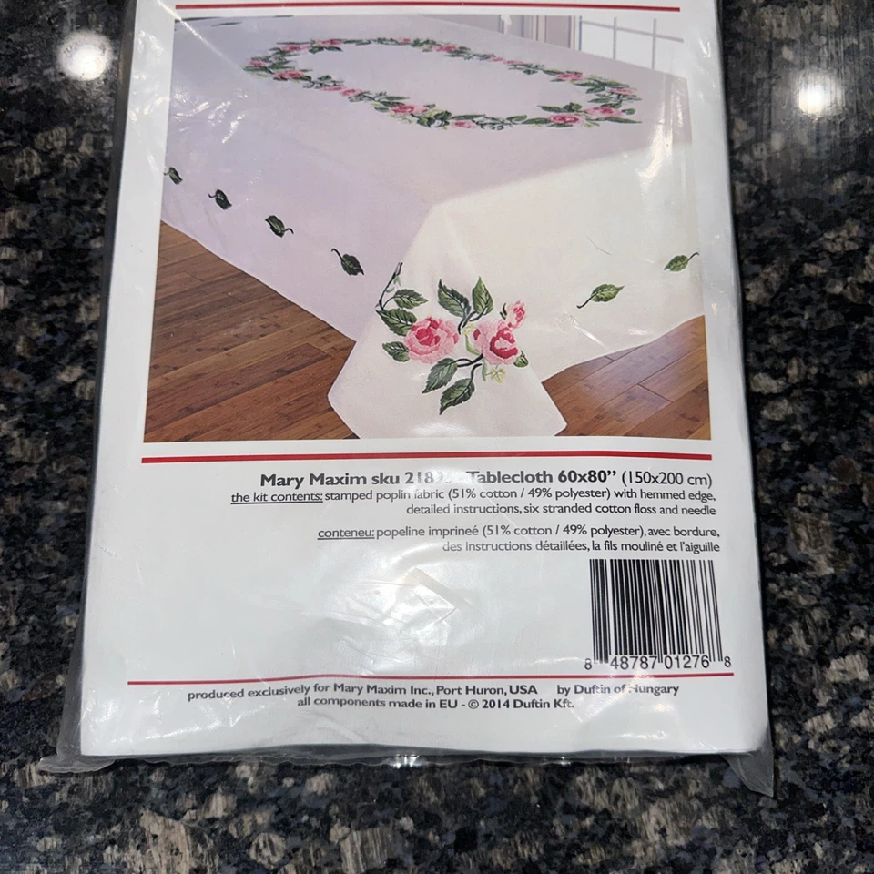 Mantel Mary Maxim Estampado Punto de Cruz Rosa Corona 60" x 80" 2014 NUEVO Foto 3 de 4