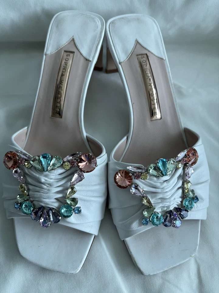 Sapatos femininos Sophia Webster couro marfim com ornamento tamanho 37,5 - Imagem 2 de 4