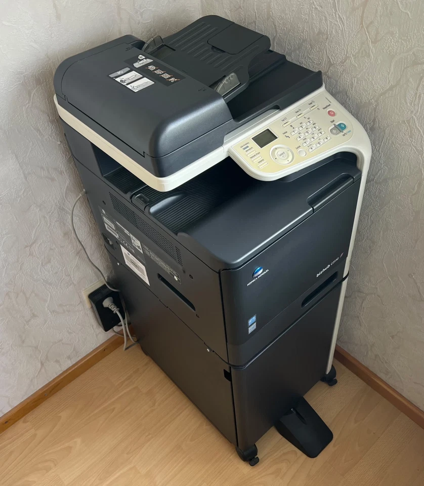 🖨️ Konica Minolta bizhub C3110 – nur ca. 4.000 Drucke! | inkl. Unterschrank - Bild 2 von 4