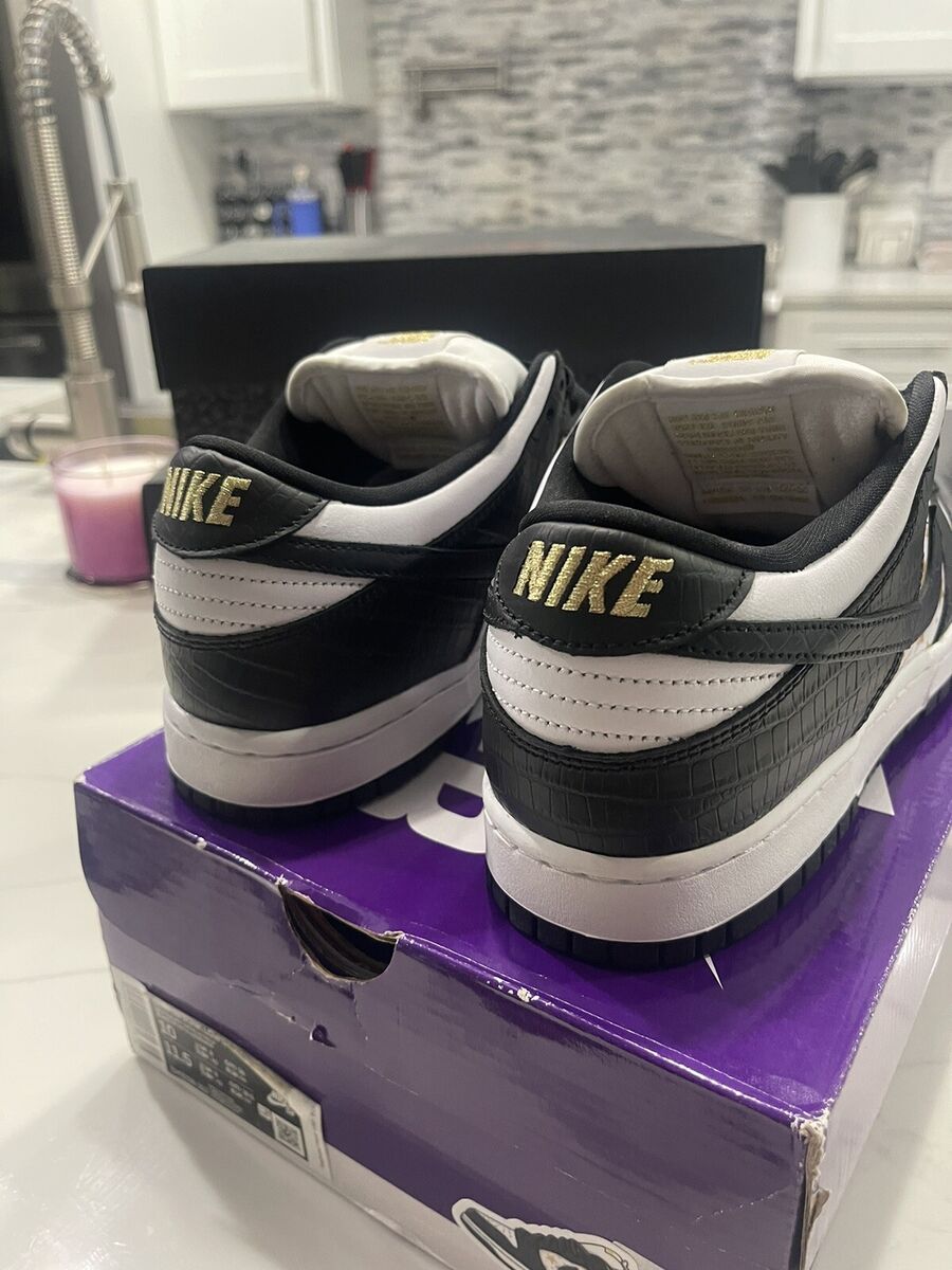 Size 10 Nike SB Dunk Low OG QS Supreme Stars Black DH3228 Size 10 Nike SB Dunk Low OG QS Supreme Stars Black DH3228