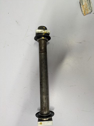 YZF R1 5PW Hinterrad Achse und Blöcke. Guter brauchbarer Zustand.