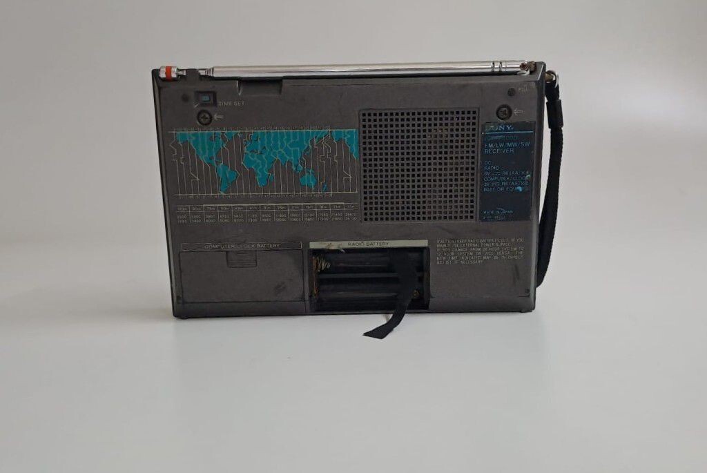 Sony ICF-7600D LM/MW/SW/FM Receiver Vintage Radio Japan As-Is