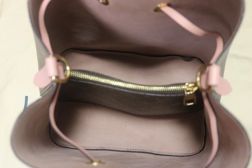 Borsa a tracolla Louis Vuitton LV NéoNoé MM Monogram Tela Rosa Poudre M44022 - Foto 18 di 23