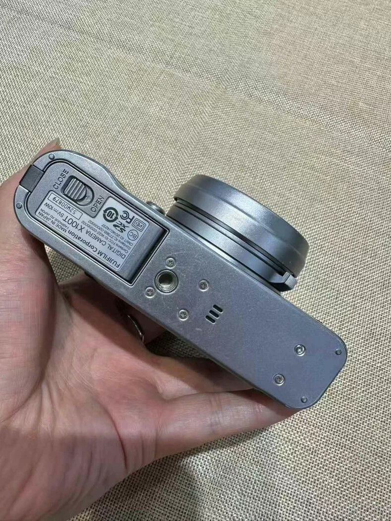Fujifilm X100T 16.3MP Compact Digital Camera with 23mm f/2 Fixed