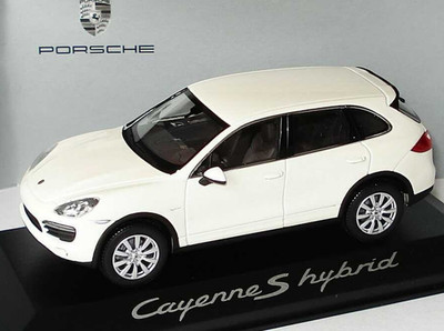 Porsche Cayenne S Hybrid Generation 2   Sandweiß   1:43   Minichamps   0200040B