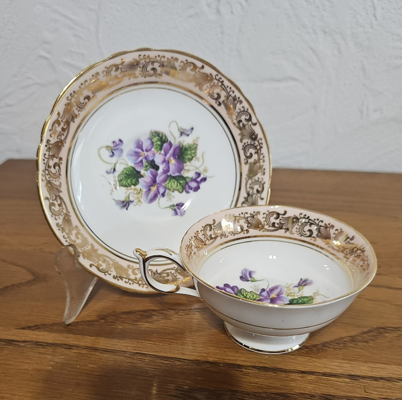 Vintage Paragon Bone China Violets Tea Cup & Saucer England Her Majesty  Queen