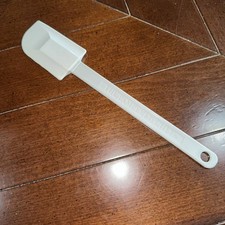 The Pampered Chef Classic Silicone White Scra...