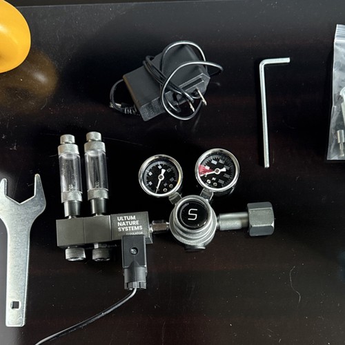 Ultum Nature Systems Dual Gauge CO2 Regulator with Solenoid & Bubble Counter