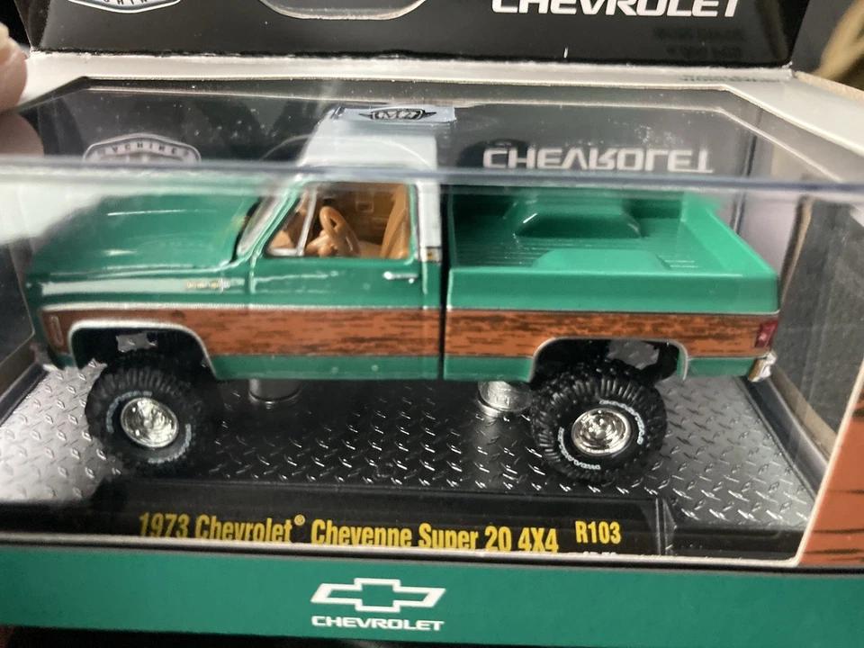1/64 M2 1973 CHEVROLET CHEYENNE SUPER 20 4 X 4 R103 ЗЕЛЕНЫЙ - Изображение 4 из 4