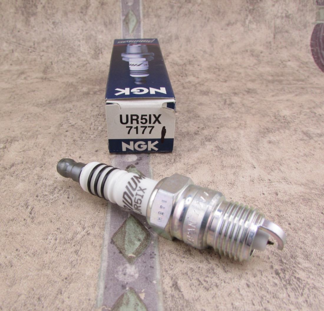 1 PACK  NGK Iridium IX  7177 UR5IX Spark Plug