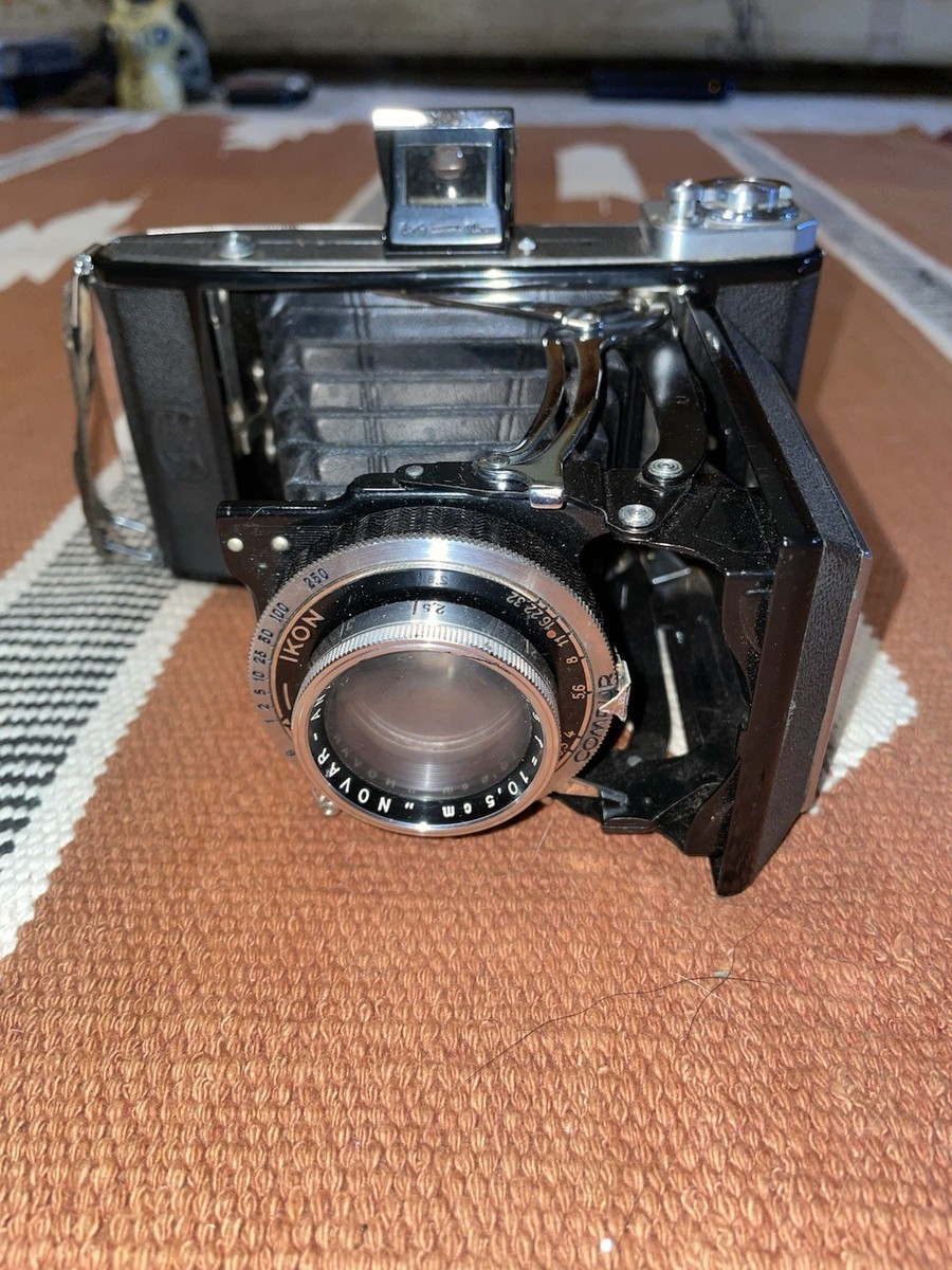 ツァイスイコン Zeiss Ikon Ikonta 521/2 The Zeiss Ikon Ikonta 521/2, one of my favorite film cameras. A