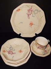 Mikasa Craft Works DQ 201 Cream Colored Floral Pastel Pattern Place Set 5 Piece 