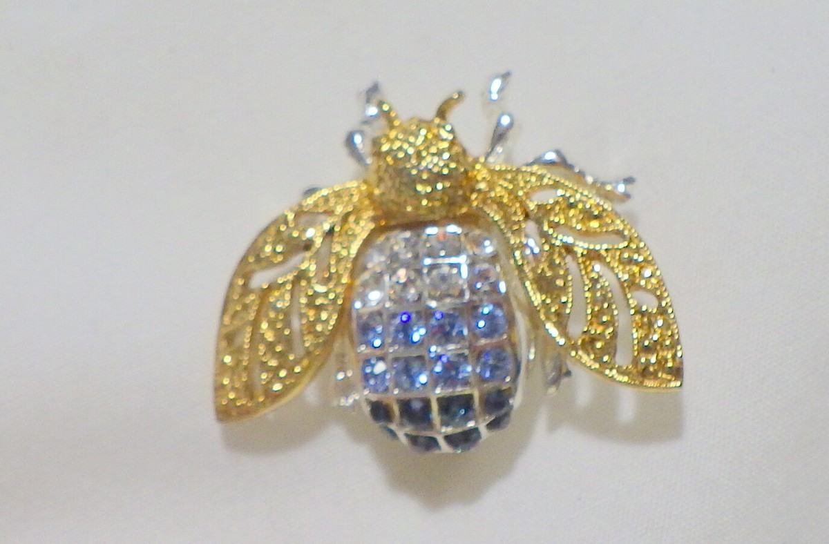 BEAUTIFUL DETAIL BUG BROOCH, W, MULTI BLUE CRYSTALS # 47464 SIZE 1