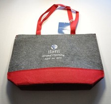 Ciężka filcowa torba, szaro-czerwona z wielkim emblematem otwierającym / łososiem