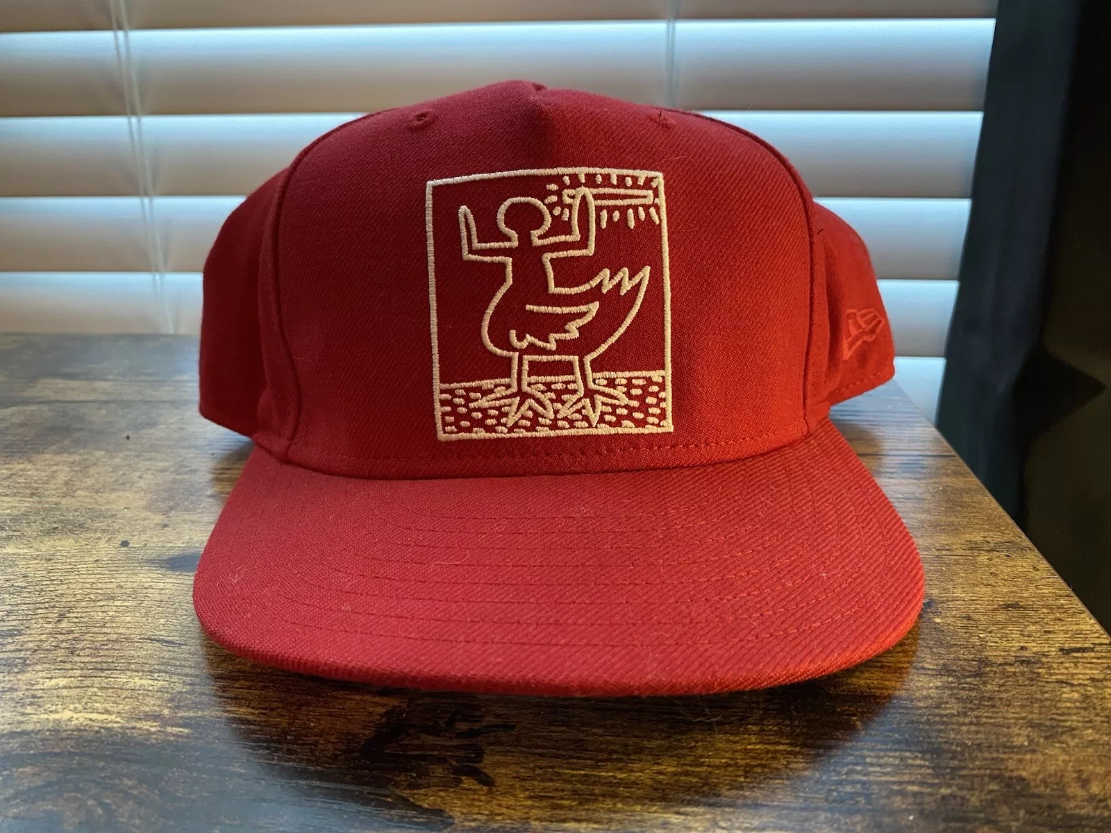 CHAPEAU SNAPBACK ROUGE VINTAGE 2009 SUPREME x MALCOLM MCLAREN x KEITH HARING NEW ERA