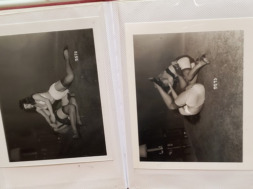 RARE PHOTO SHOOT 36 5X4 1950’S BETTIE PAGE VICTORIOUS Hot Catfight SEXY 9559-94 - Picture 12 of 20