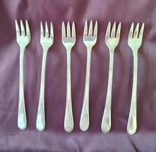 Vintage Wm Rogers 1938 DEVONSHIRE/MARY LOU Cocktail/Seafood Fork 5 1/2"