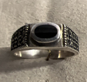 Vintage Sterling Silver Signet Ring with black onyx and marcasite 7. Size