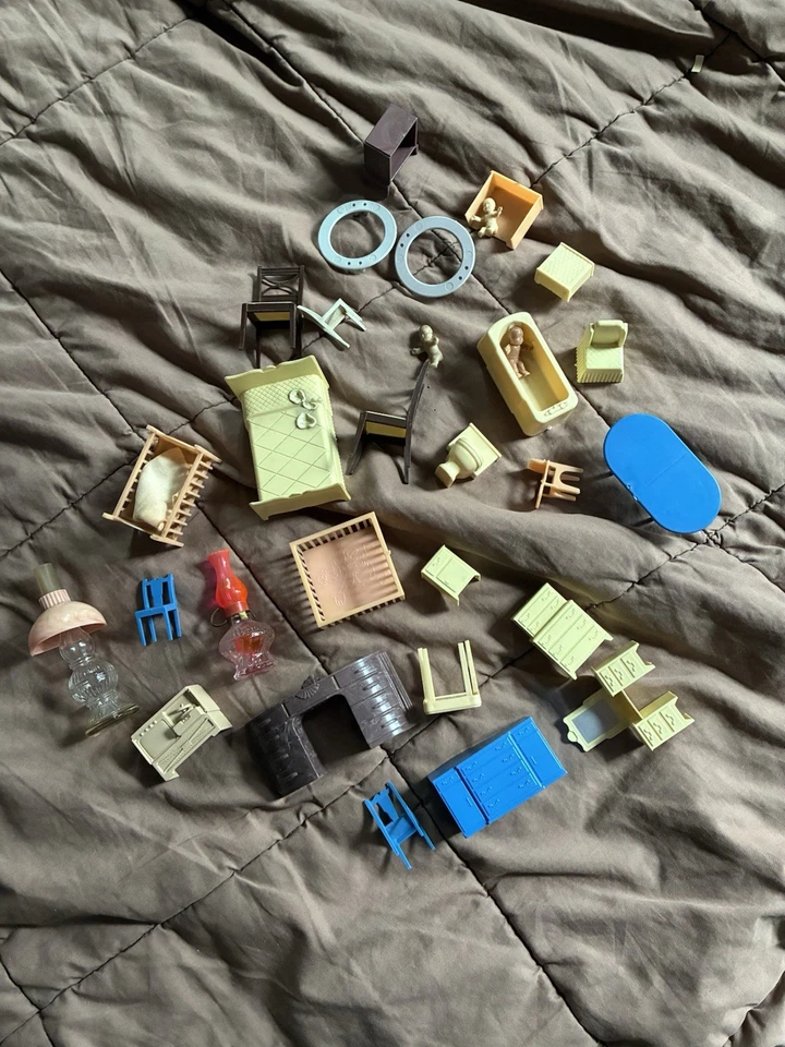 Винтажный оловянный литографический кукольный домик 1950-е Marx 2 этажа с аксессуарами - Изображение 4 из 4