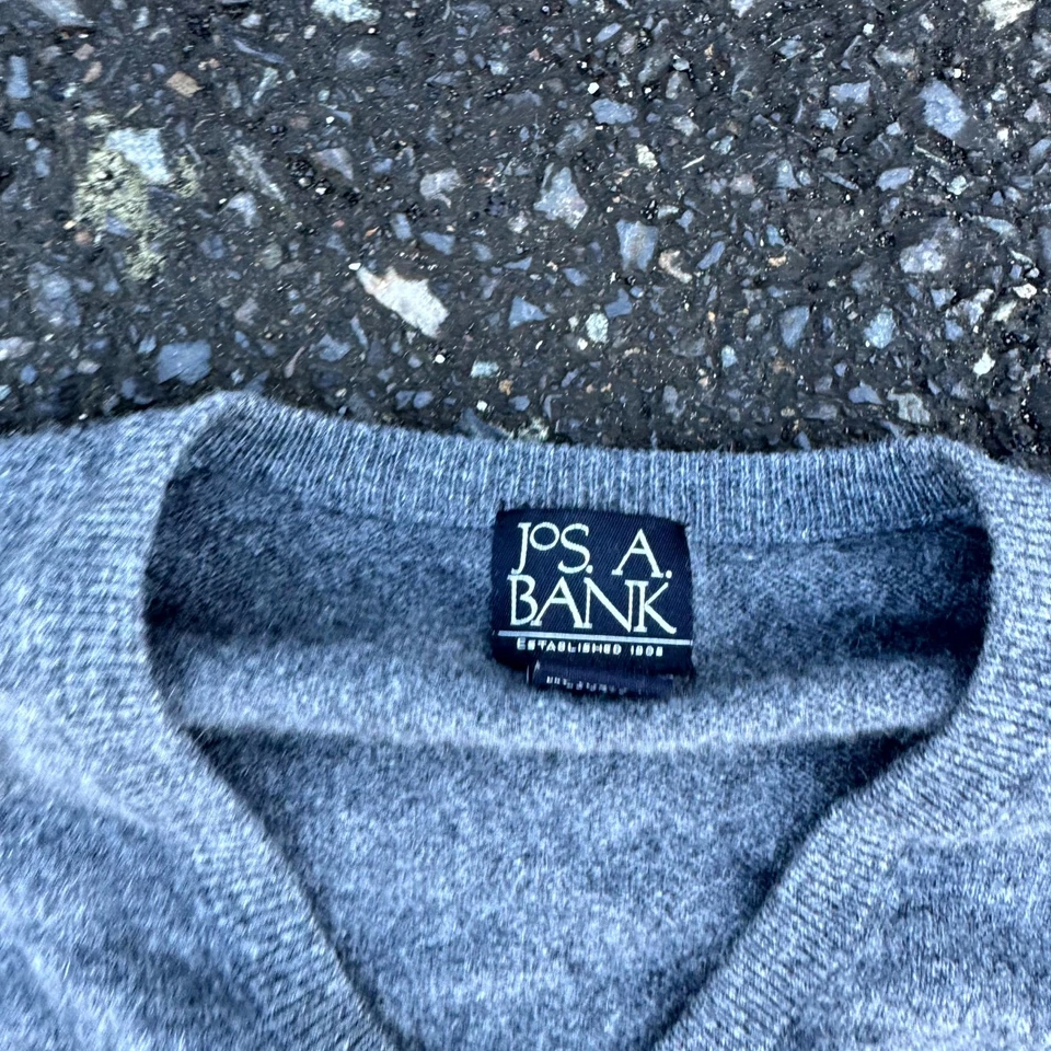 Jos A Bank Men's Gray 100% Cashmere V Neck Soft Lightweight Sweater Size Large - Image 2 of 4