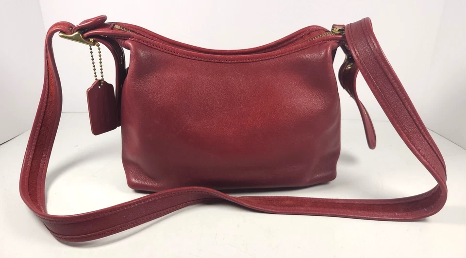 Bandolera de hombro Coach 9136 Legacy vintage de cuero rojo con cremallera 2003 Foto 2 de 4