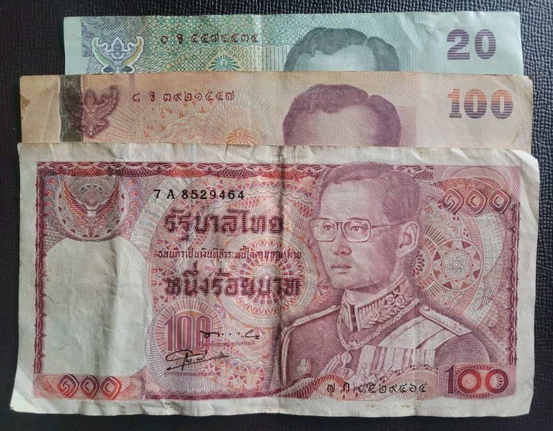 THAILAND CURRENCY NOTES - LOT OF 3 NOTES  20 & 2x 100 BAHT- CIRCULATED