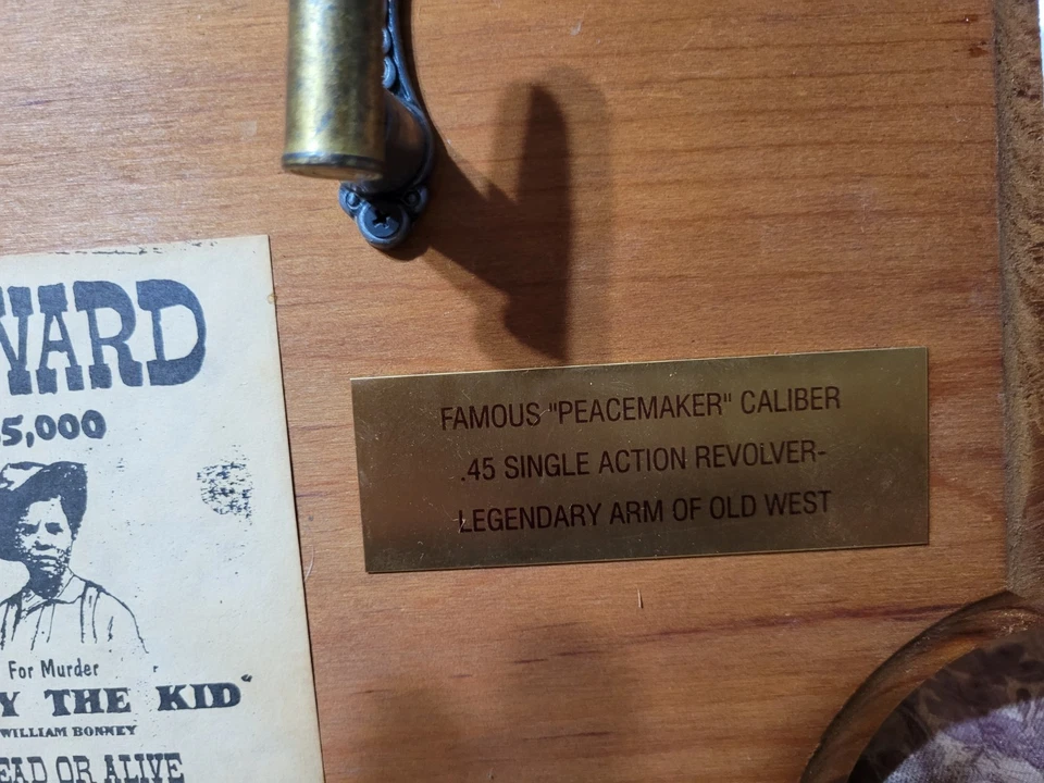 Réplica de revólver de acción única 45 usado por Billy The Kid Foto 3 de 4
