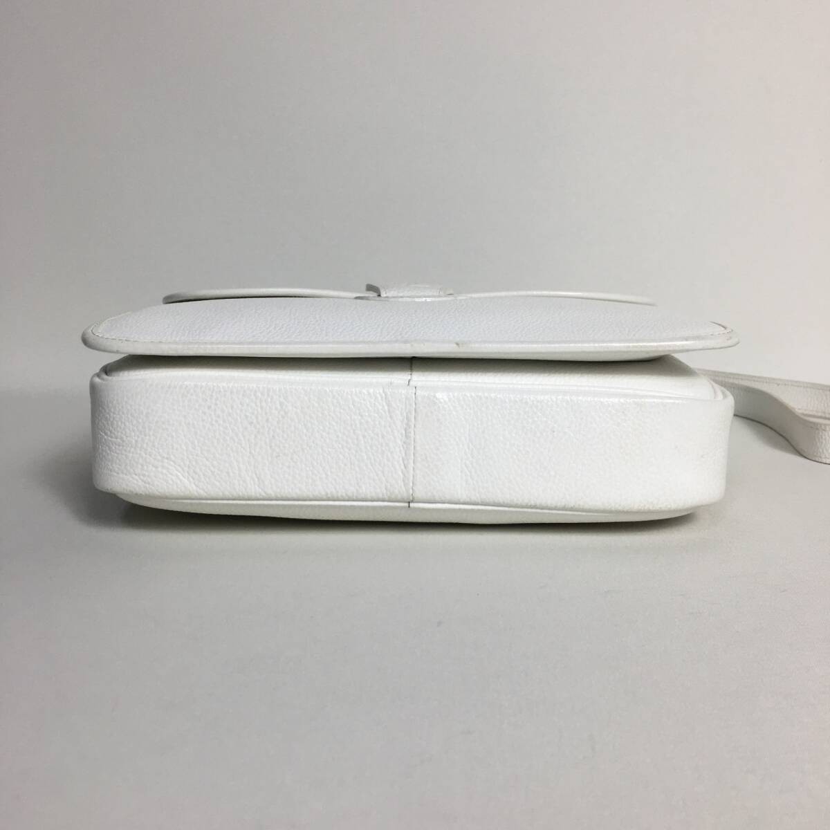 Borsa a tracolla Yves Saint Laurent in pelle bianca con logo YSL usata