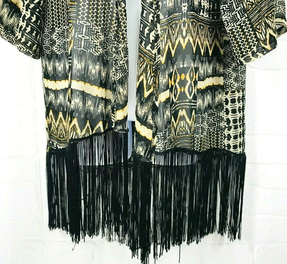 Kimono para mujer Wet Seal talla única negro tostado y dorado frente abierto con cubierta de flecos. Foto 3 de 4