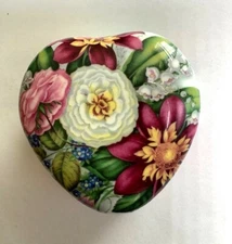 Museum Collections LTD Small Trinket Box Heart Bone China Victorian Posy NEW 2"