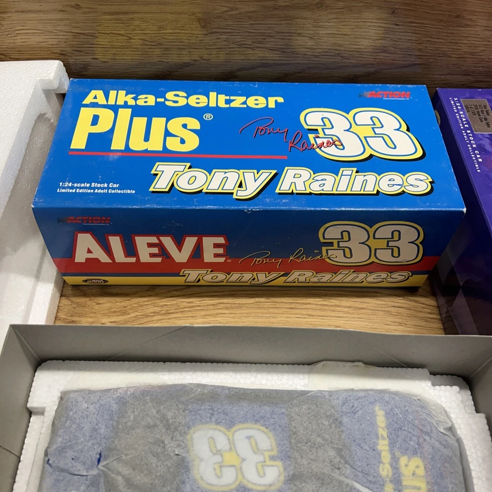 Coche fundido a presión Tony Raines 2000 Monte Carlo 33 escala 1:24 Foto 4 de 4