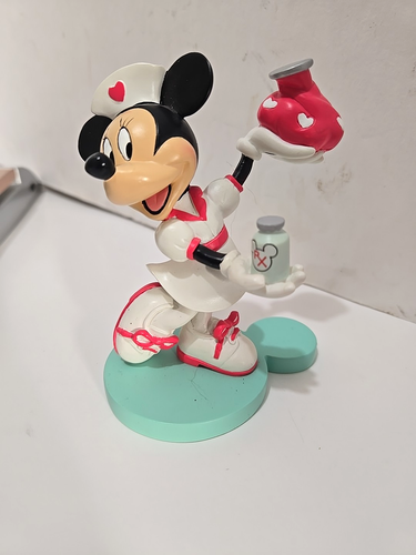 4 Disney Minnie Mouse Krankenschwester Sammlung niedrige Besetzung Zahlen EUC - Bild 13 von 17