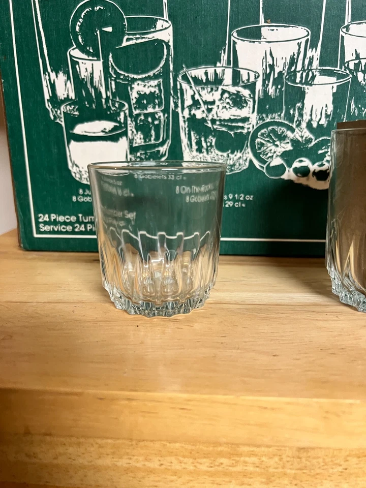 Juego de 24 vasos apilables vintage de vidrio transparente Luminarc de 10 paneles. Francia. Foto 4 de 4