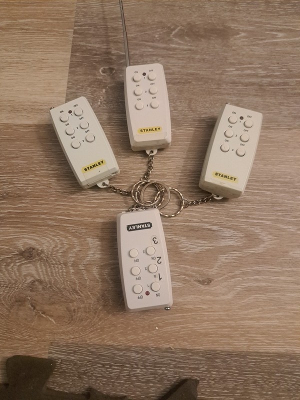 Stanley 28070T Radio Transmitters Remote Control Wireless - White LOT OF 4